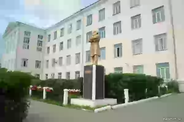 Monument to Karl Marx photo - Ulan-Ude