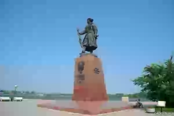 Monument to Cossack Yakov Pokhabov photo - Irkutsk