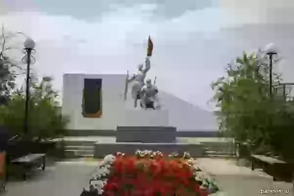 Памятник красногвардейцам и партизанам фото - Улан-Удэ