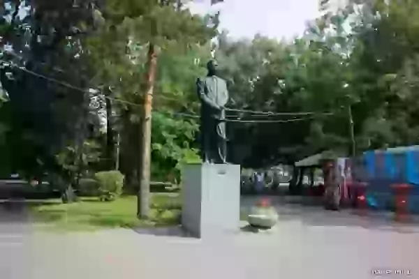 Памятник Максиму Горькому фото - Красноярск