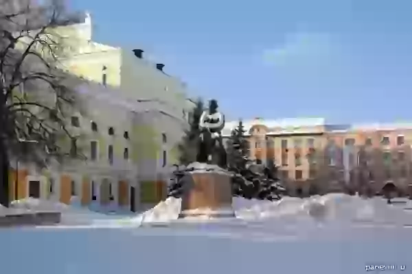 Monument to N. A. Dobrolyubov photo -  Nizhny Novgorod 