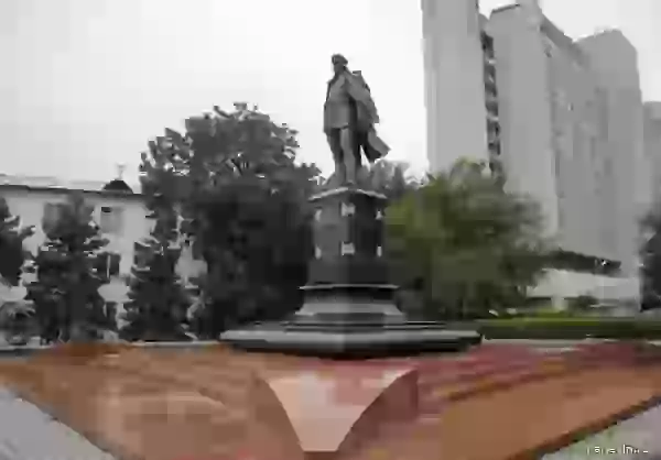 Monument to the founder of Khabarovsk, captain Yakov Dyachenko photo - Khabarovsk