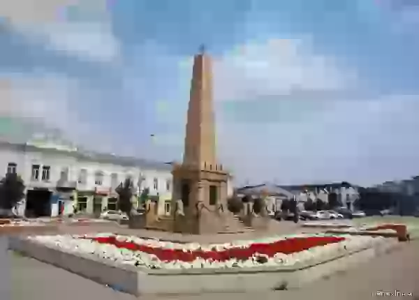 Памятник павшим борцам за коммунизм фото - Улан-Удэ