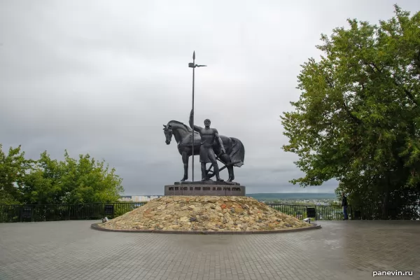 Памятник первопоселенцу