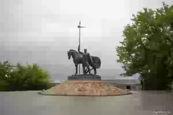Памятник первопоселенцу фото - Пенза