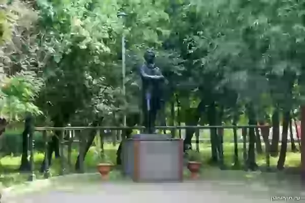 Monument to Pushkin photo - Krasnoyarsk