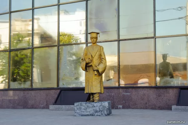 Памятник студенту-юристу