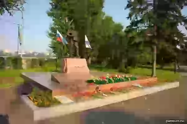 Monument to V.F. Margelov and Veterans of the Airborne Troops photo - Irkutsk