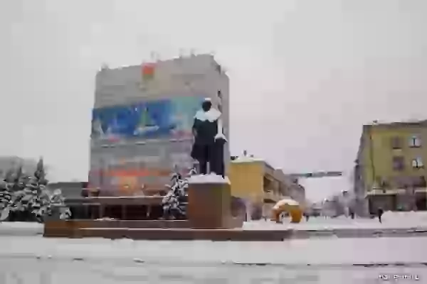 Monument to V. I. Lenin photo - Bryansk