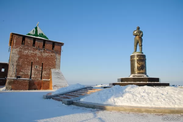 Памятник Валерию Чкалову