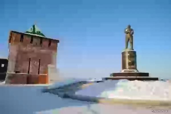 Памятник Валерию Чкалову фото - Нижегородский кремль