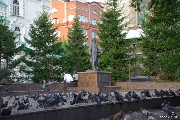 Памятник Василию Ивановичу Сурикову