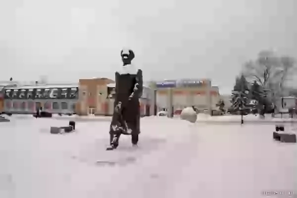 Monument to Yuri Gagarin photo - Bryansk