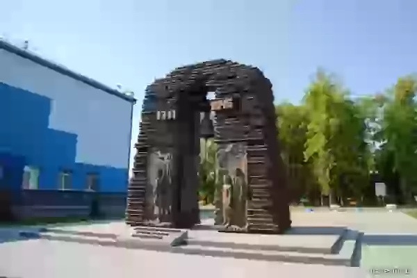 Памятник железнодорожникам фронта и тыла