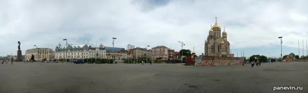 Панорама площади Борцов Революции