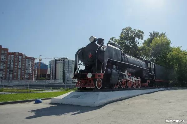 Steam engine monument FD21-3031