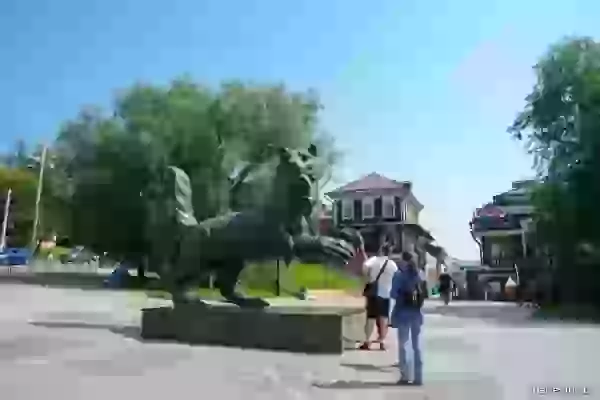 Скульптура «Бабр» фото - Иркутск