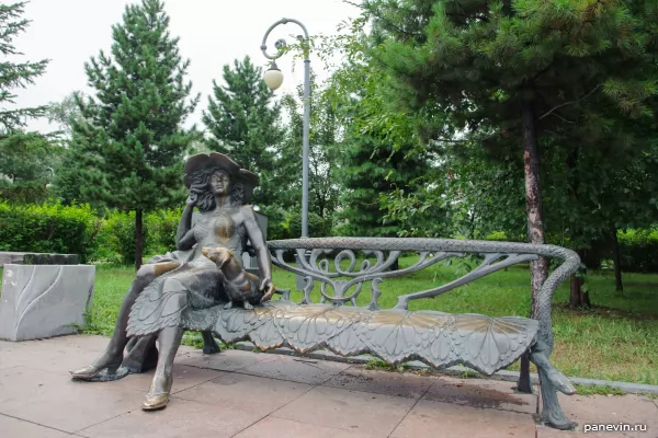 Sculpture "Lady with a dog"