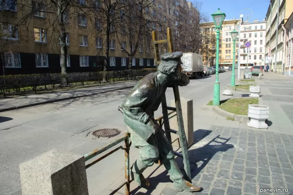 Sculpture of a lamplighter photo - St. Petersburg, St. Petersburg