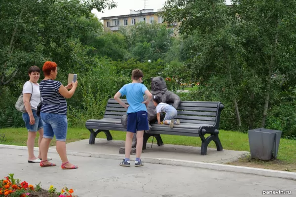 Скульптура «Кот Бегемот», центральная аллея парка дома офицеров