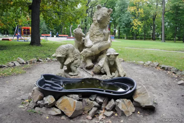 Скульптура «Медведи»