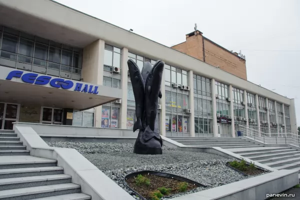 Sculpture "Three whales"