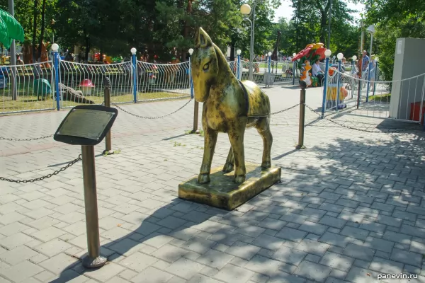 Golden Pony sculpture