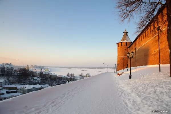 Taynitskaya tower, view of the Volga