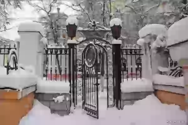 The gate of Tyutchevsky Square photo - Bryansk