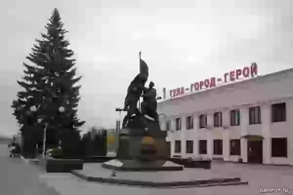 Memorial to the defenders of the hero city of Tula in 1941-1945 photo - Tula