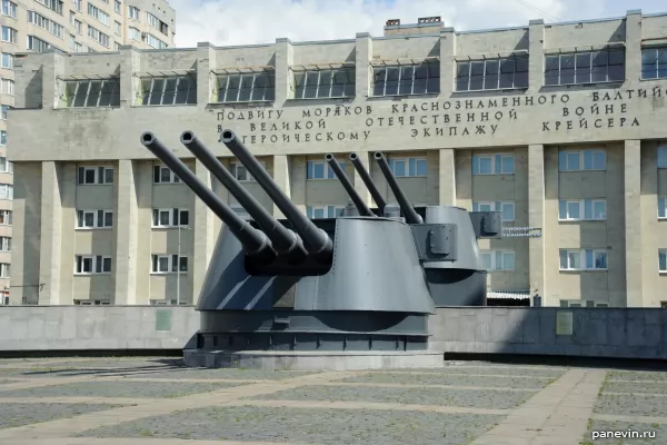 Monument to the crew of the cruiser Kirov photo - Details