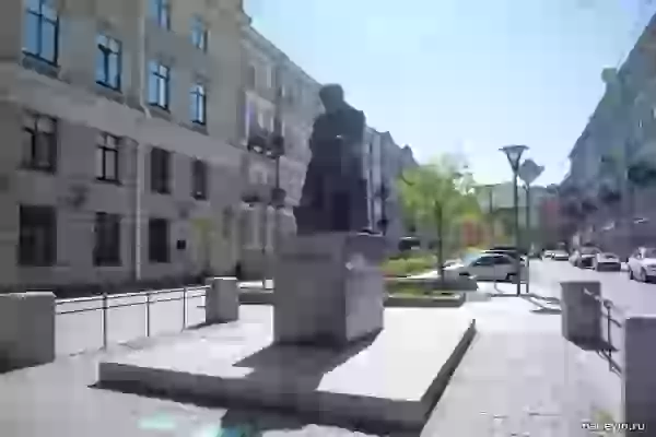 Памятник Фёдору Михайловичу Достоевскому фото - Детали