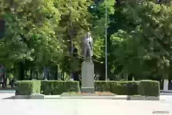 Monument to Lenin photo - Priozersk