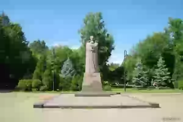 Памятник Н. К. Рериху фото - Детали