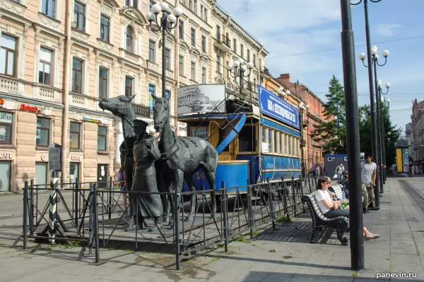 Памятник петербургской конке