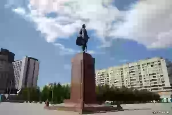 Monument to Peter I on Pribaltiyskaya Square photo - Details