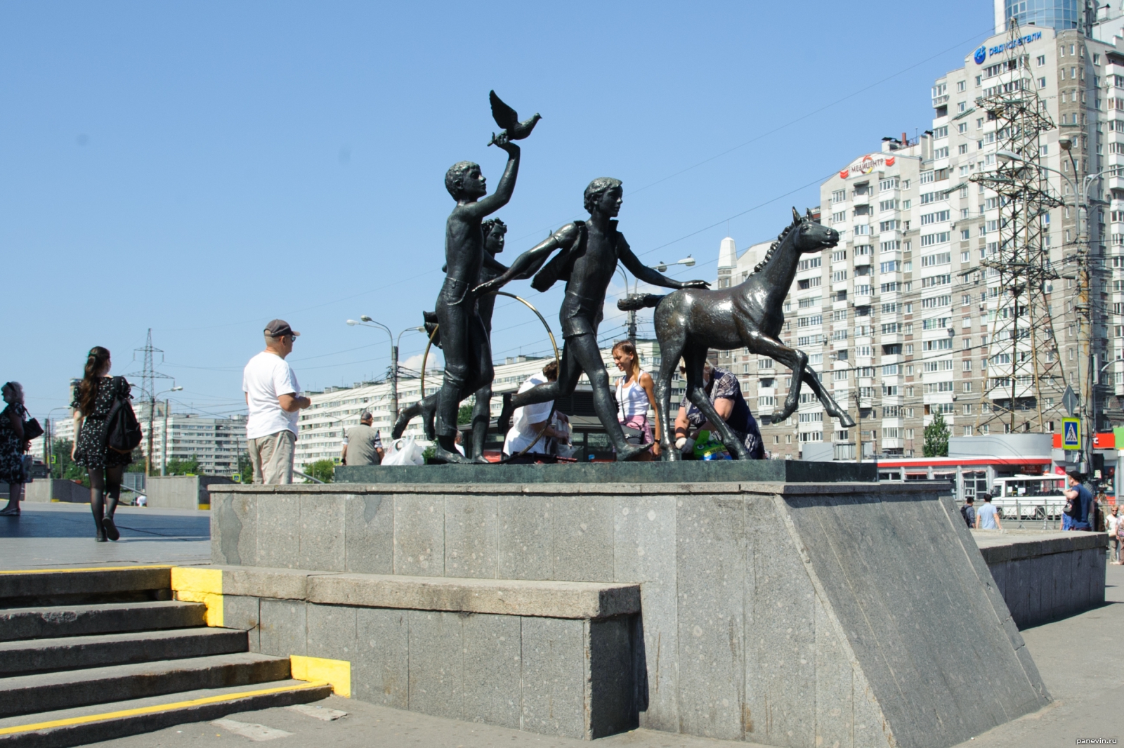 Скульптурная композиция «бегущие дети» Санкт Петербург